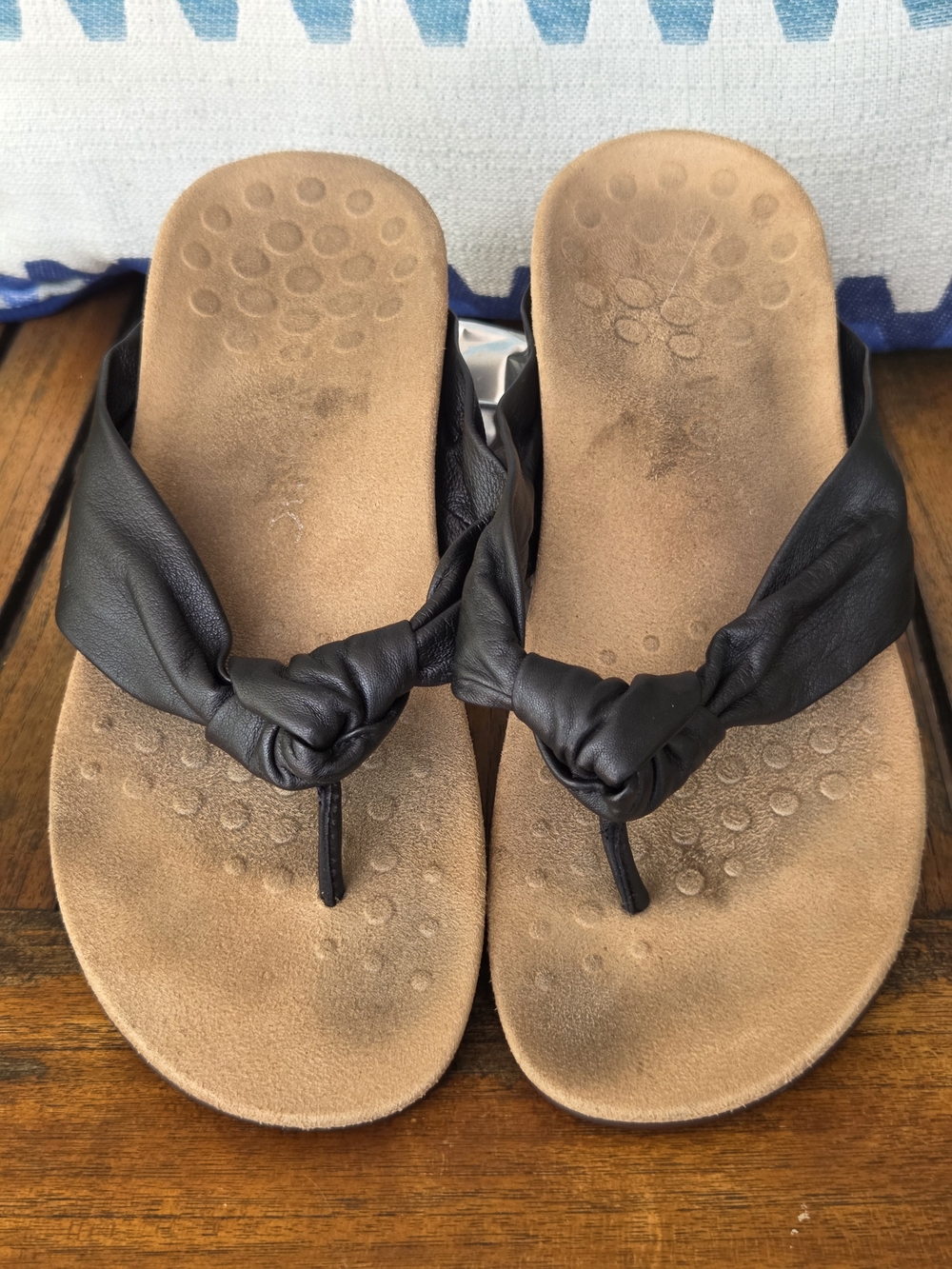 Women's Vionic Black Knotted Thong Flip Flop Sandals Size 7.5 Orthopedic Comfort